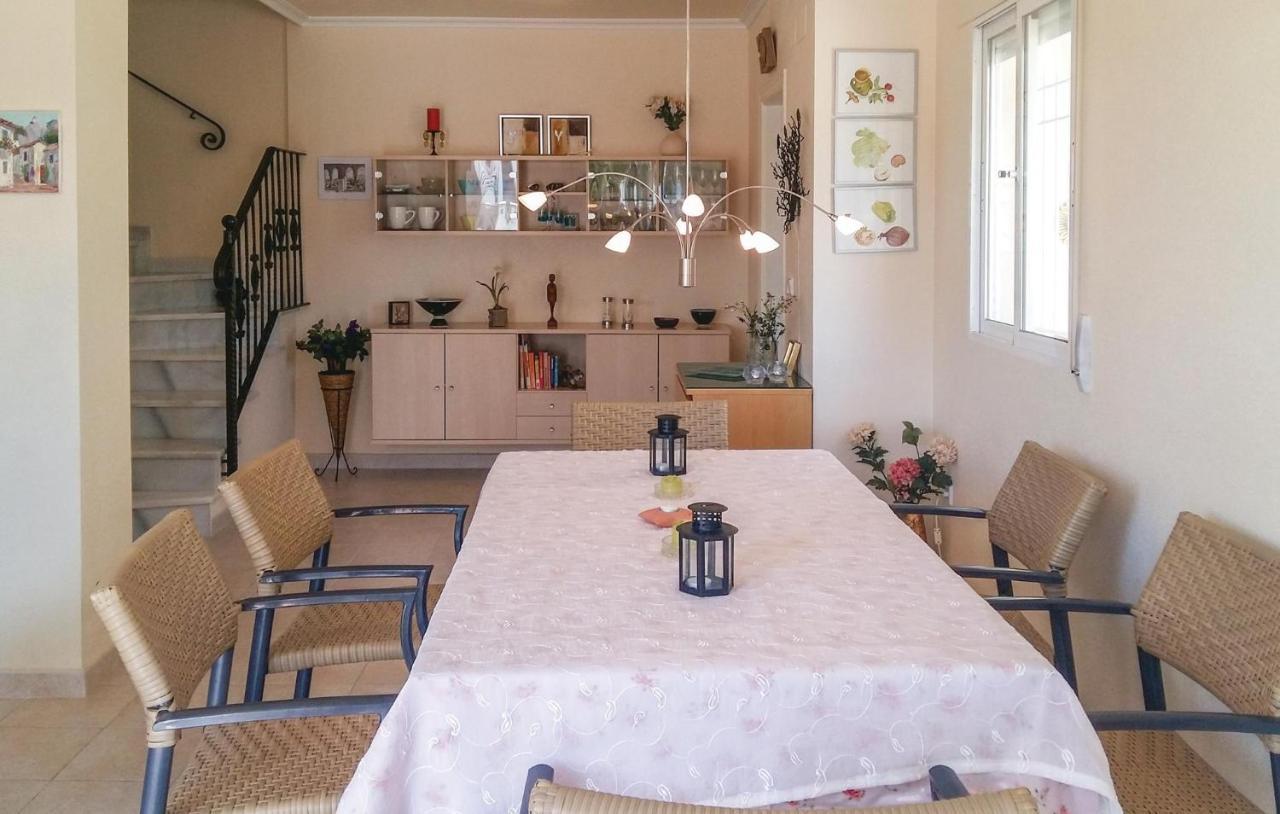 Cozy Home In Orihuela Costa With Kitchen Dehesa de Campoamor  Ngoại thất bức ảnh