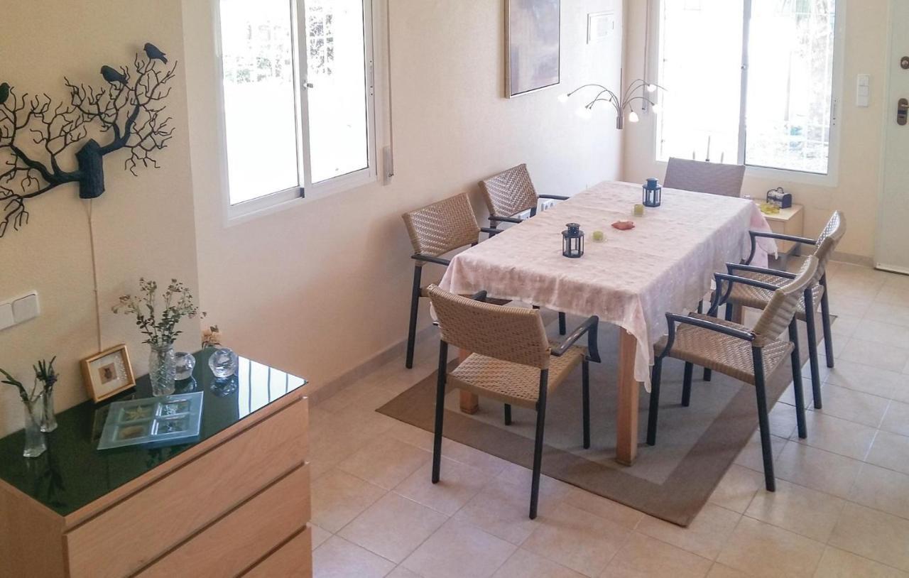 Cozy Home In Orihuela Costa With Kitchen Dehesa de Campoamor  Ngoại thất bức ảnh