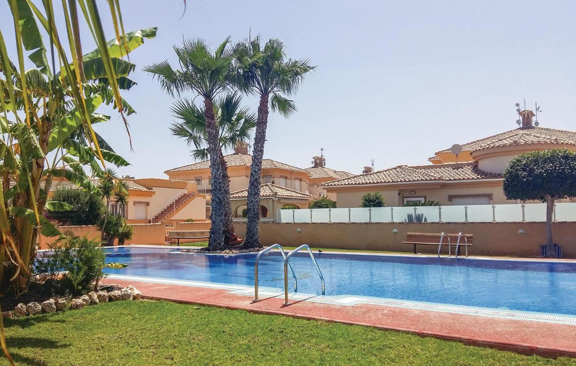 Cozy Home In Orihuela Costa With Kitchen Dehesa de Campoamor  Ngoại thất bức ảnh